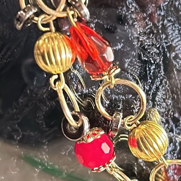 🌷Red & Gold beads Rosary style & Earrings - Picture 4 of 10